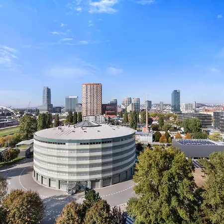 W Downtown View & Garage Parking Apartment *