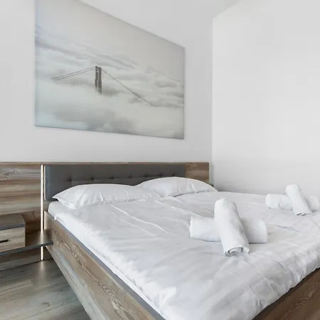 W Downtown View & Garage Parking * Pressburg