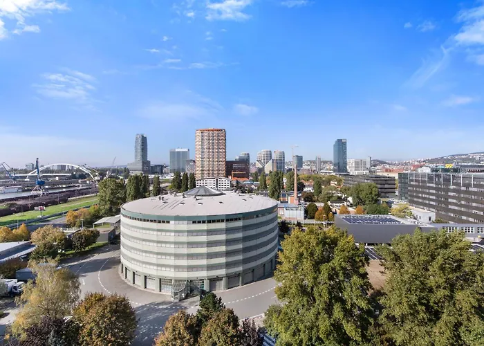 W Downtown View & Garage Parking Apartman *