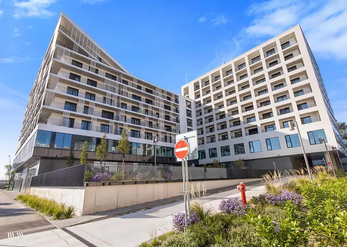 W Downtown View & Garage Parking