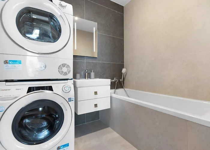 W Downtown View & Garage Parking Apartman