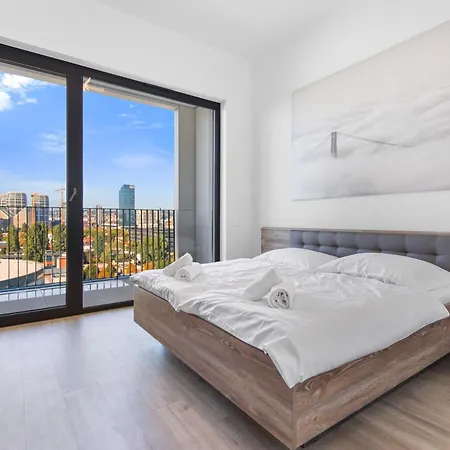 Апартаменти W Downtown View & Garage Parking Братислава