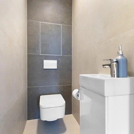 W Downtown View & Garage Parking Апартаменти *