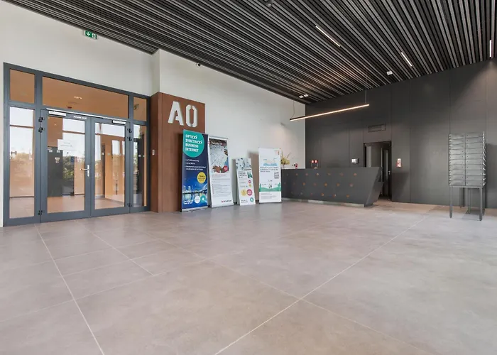 W Downtown View & Garage Parking Apartment