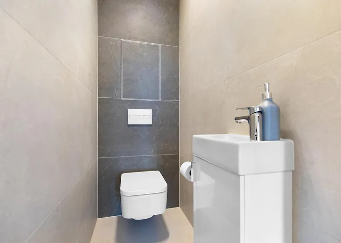 W Downtown View & Garage Parking Apartment *